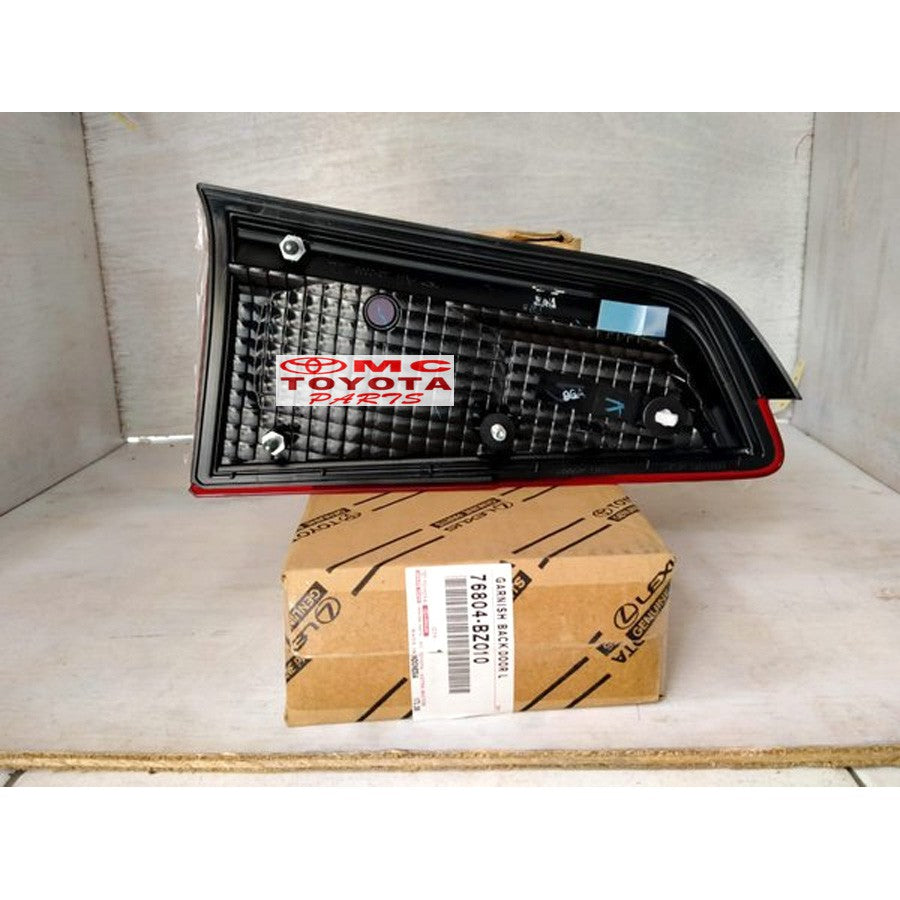 Reflektor Lampu Bagasi Belakang Kiri Grand Avanza Great Xenia 2015-2018 76804-BZ01 Original Genuine Toyota0