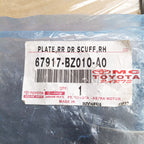Sill Plate Pintu Tengah Kanan Avanza Xenia VVTI 2006-2011 Original 67917-BZ010-A0 Warna Cream List Plate Sillplat Scuplate Sillplate Sill Plate Samping Pintu Tengah Belakang Kanan