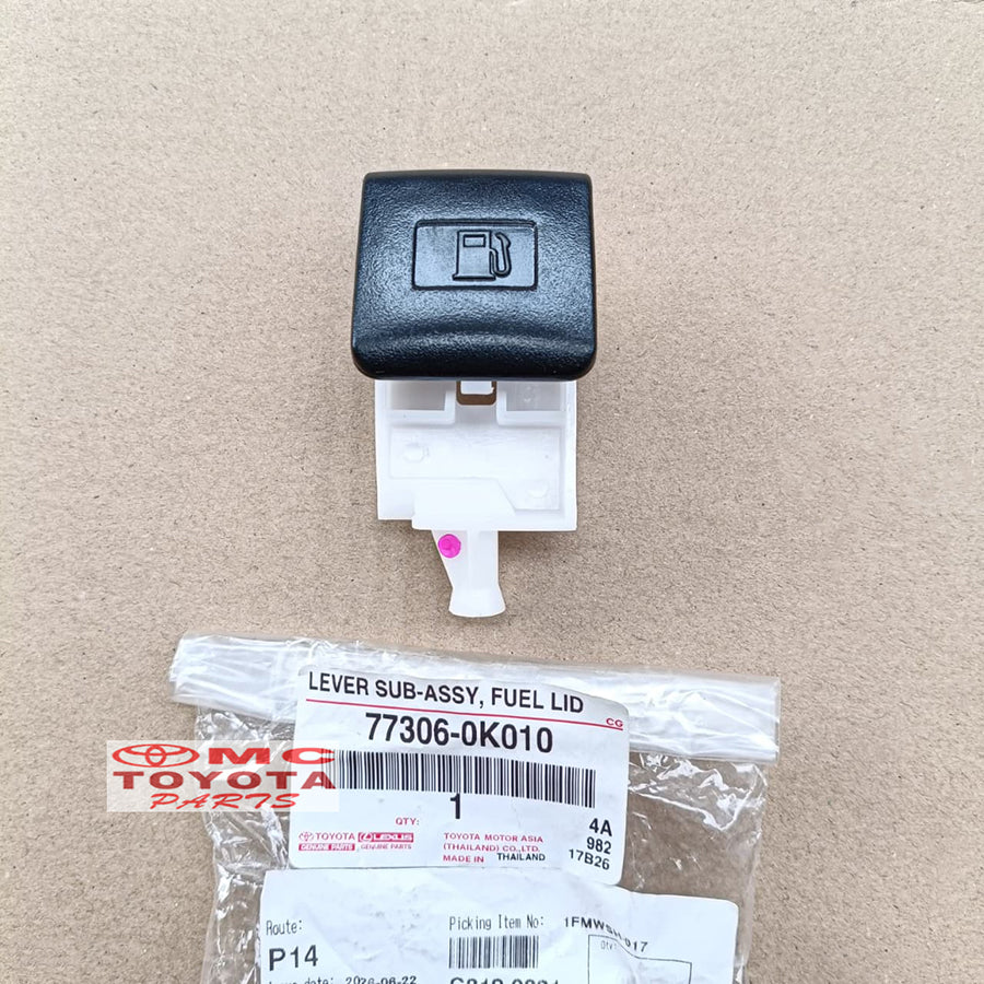 Handle Tarikan Pembuka Tutup Bensin Innova Fortuner Hilux Original Toyota 77306-0K010 Handel Tuas Pembuka Tangki Bensin