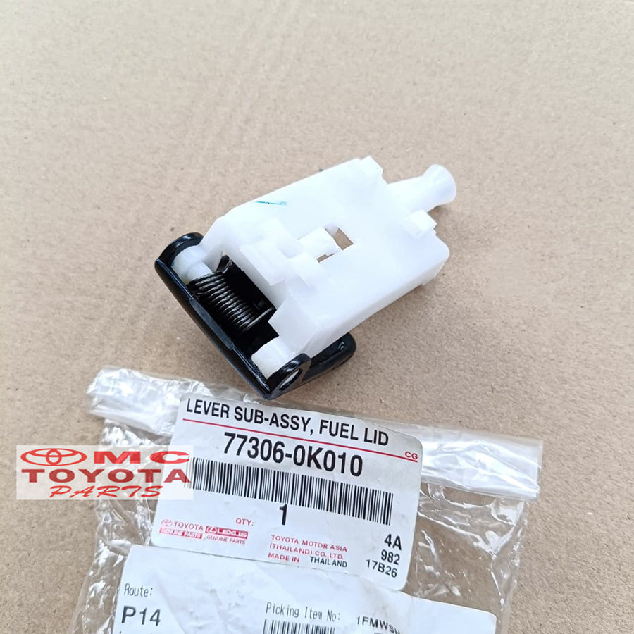 Handle Tarikan Pembuka Tutup Bensin Innova Fortuner Hilux Original Toyota 77306-0K010 Handel Tuas Pembuka Tangki Bensin
