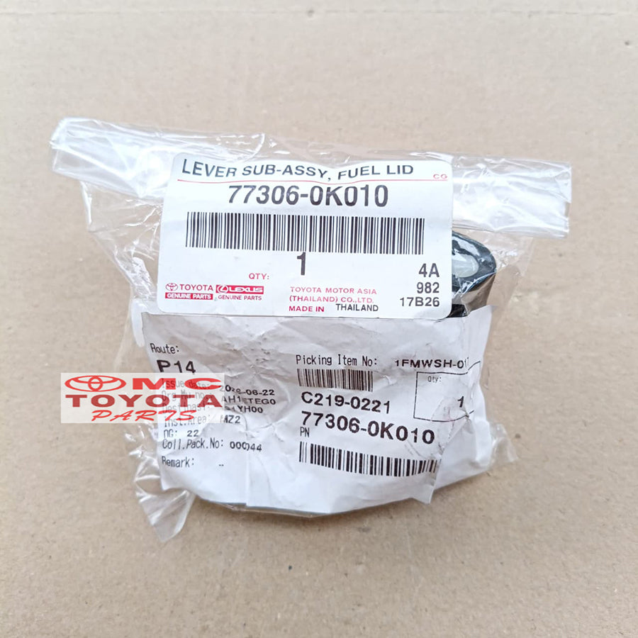 Handle Tarikan Pembuka Tutup Bensin Innova Fortuner Hilux Original Toyota 77306-0K010 Handel Tuas Pembuka Tangki Bensin
