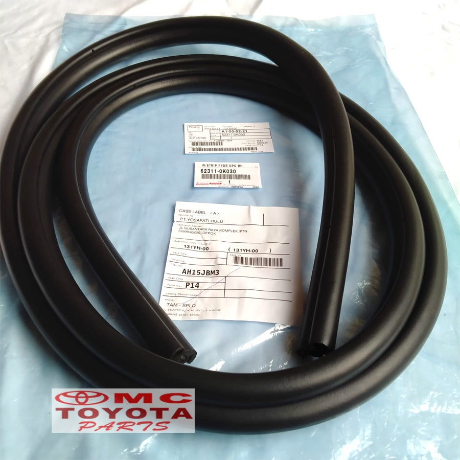 Karet Body Pintu Innova 62311-0K030 62312-0K030 62331-0K030 62332-0K030