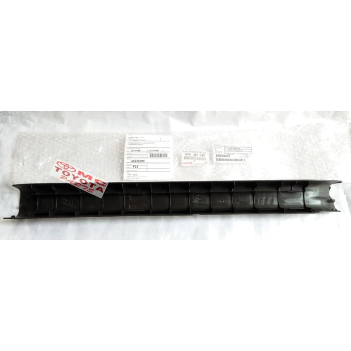 SillPlate / Sill Plate Samping Depan Kanan Yaris 2006-2013 Original 67913-0D110-B0