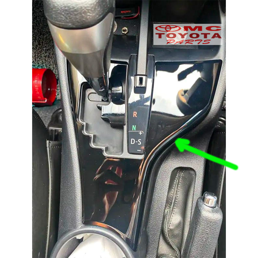 Cover Panel Shifter Matic Innova Reborn Black Piano Hitam Glossy Original Toyota P5288-0KA02 Panel Shift Knob Tuas Persneling Panel Gear Gigi Transmisi AT Frame Lever Bezel Ornament