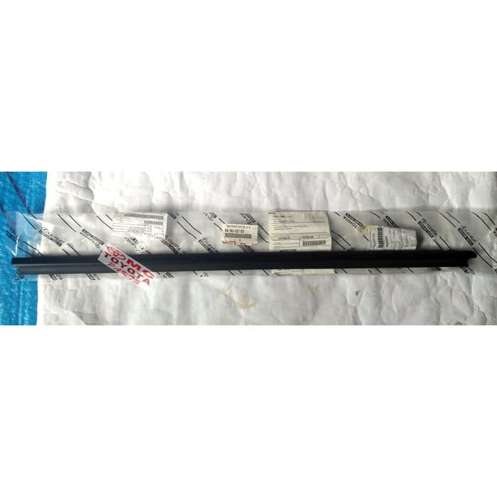 Pelipit Pintu Karet Kaca Luar Depan Kanan Etios 68160-0D180