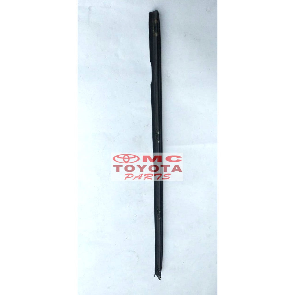 Pelipit Pintu/ Karet Kaca Dalam Belakang kiri Kijang Kapsul 68240-0B010