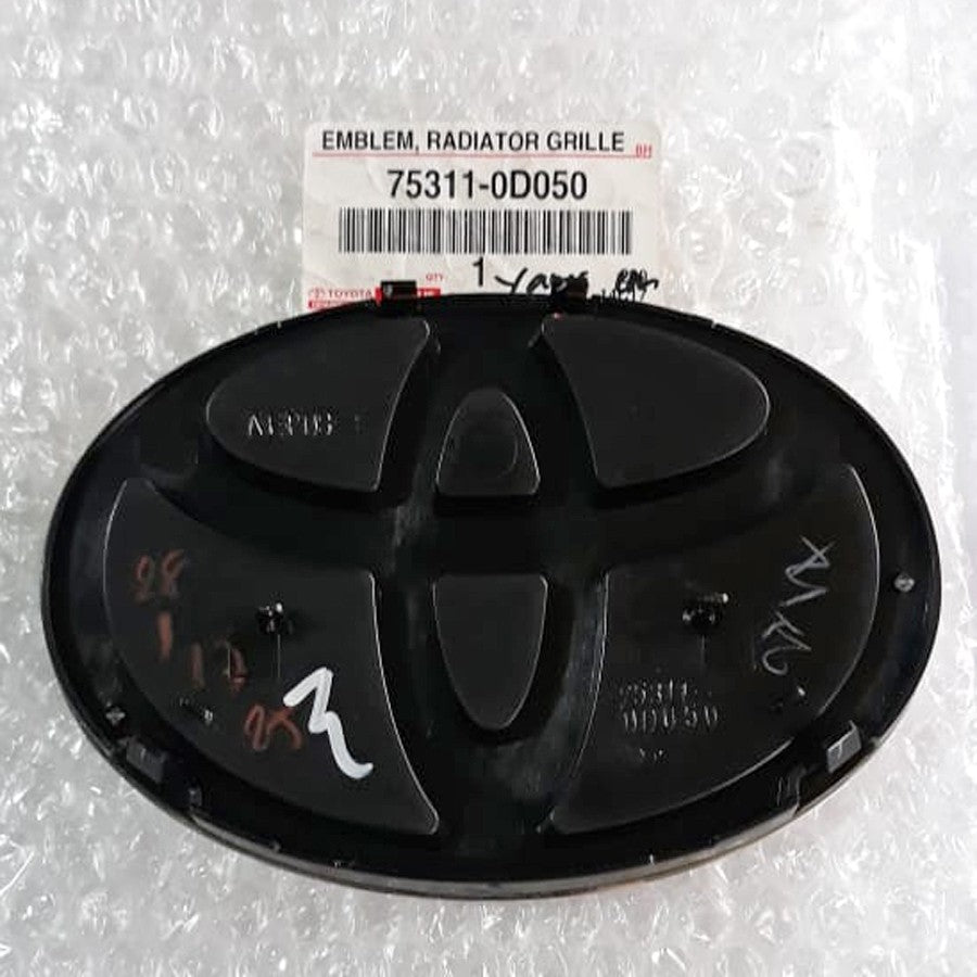 Emblem Logo Depan Grill Grille Radiator Toyota Yaris Bakpao 2006 2007 2008 2009 2010 2011 2012 Original Toyota75311-0D050