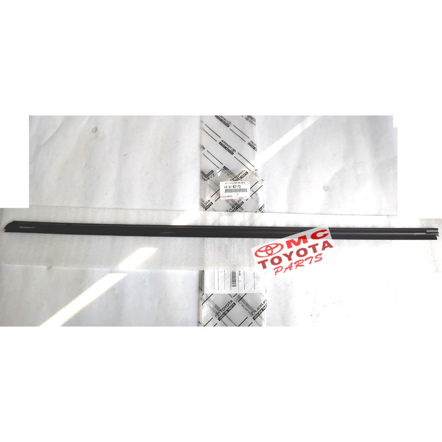 Pelipit Pintu / Karet Kaca Luar Depan kanan Calya Sigra 68161-BZ170