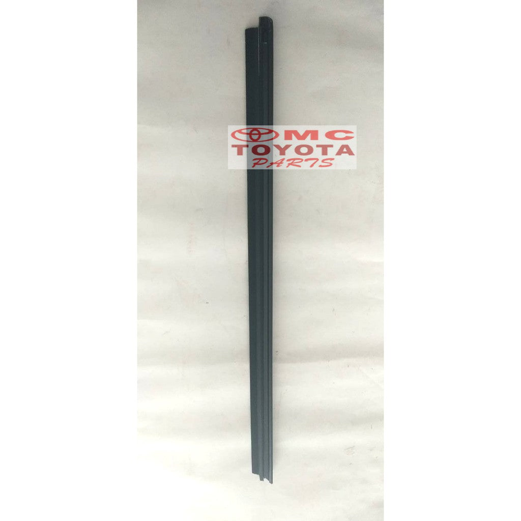 Pelipit Pintu / Karet Kaca Luar Belakang Kiri Calya Sigra 68164-BZ160