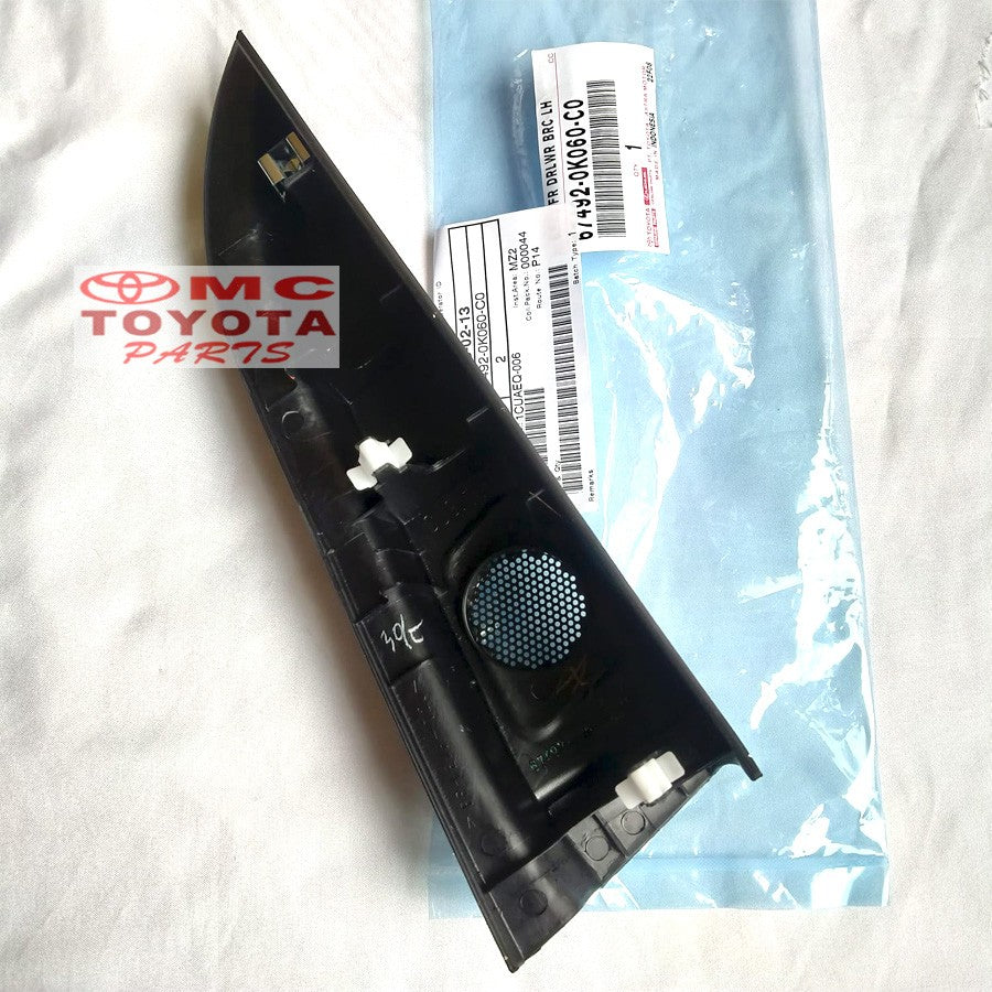 Garnish Segitiga Dalam Spion Depan Kiri Kijang Innova 67492-0K060-C0