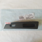 Tarikan Pintu Panel Power Window Tengah Kiri Agya Ayla 74816-BZ040-B0