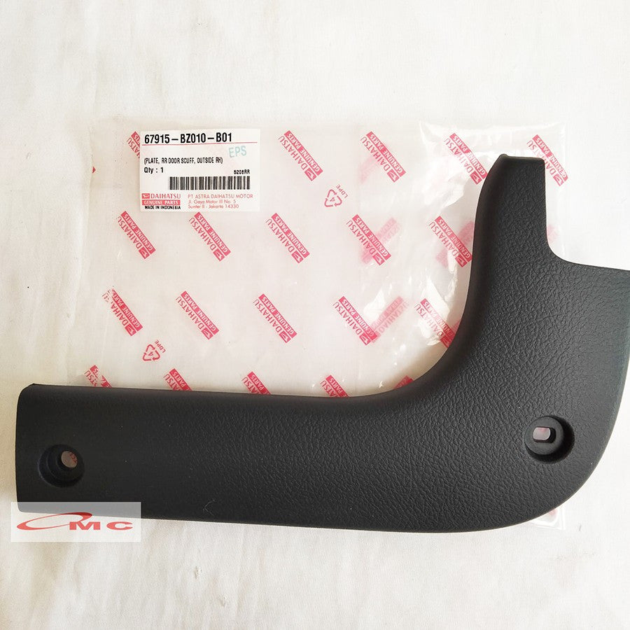 Tutup Plat Injakan Kaki Pintu Tengah Kanan Grand Max 67915-BZ010-B01