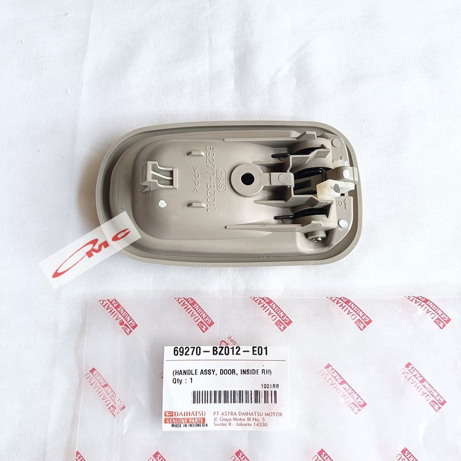 Handle Handel Gagang Pintu Bagian Dalam Depan Belakang Kanan Avanza Xenia 1300cc & 1500cc Agya 69270-BZ012-E01