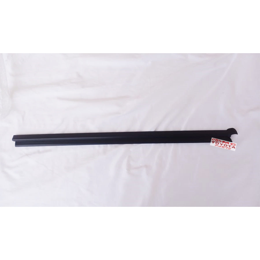 Pelipit Pintu Karet Kaca Luar Belakang Kiri Granmax Luxio 68164-BZ060-001