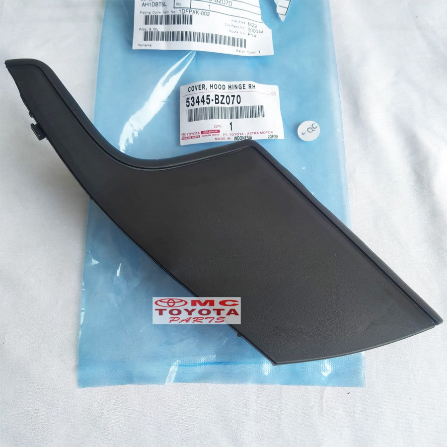 Cover Hood Hinge Karet samping Kap Mesin Kanan Calya Sigra 53445-BZ070
