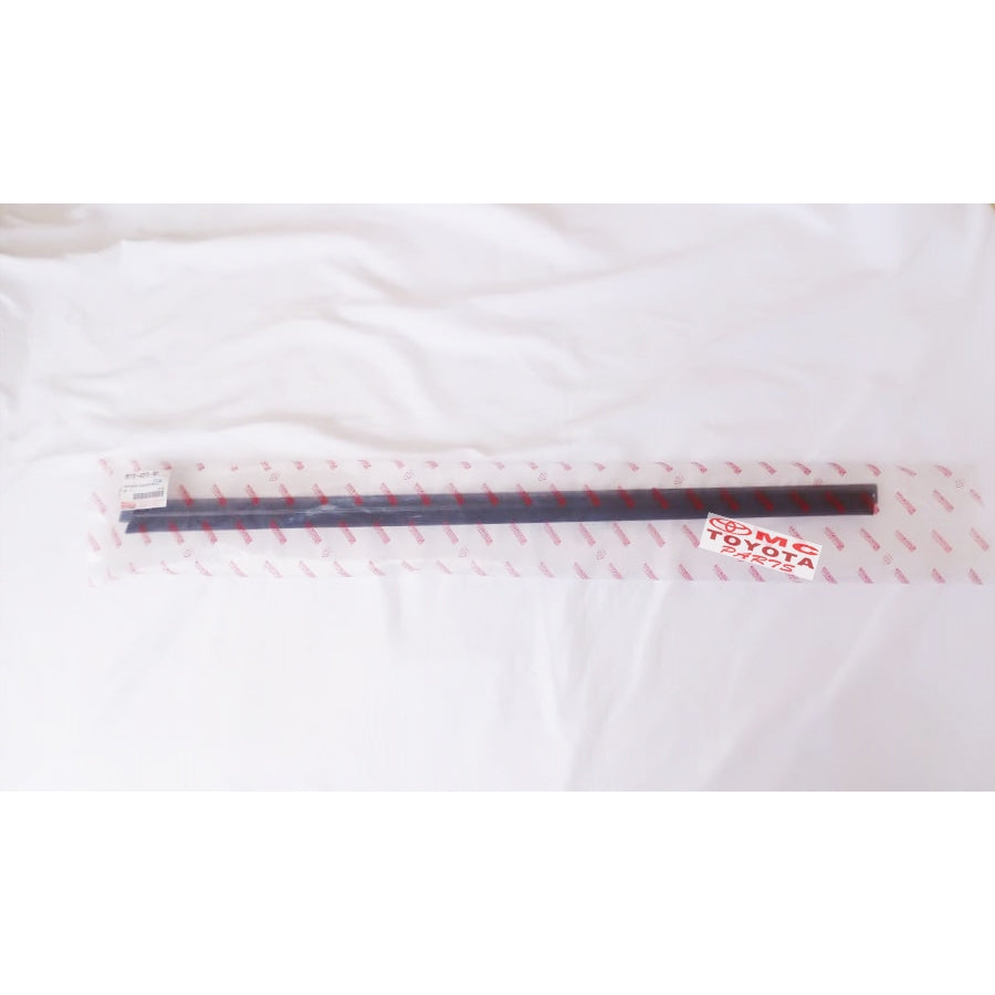 Pelipit Pintu Karet Kaca Luar Belakang Kiri Granmax Luxio 68164-BZ060-001