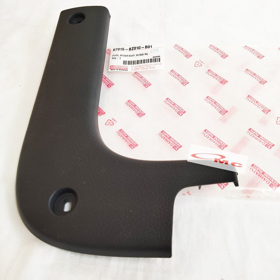 Tutup Plat Injakan Kaki Pintu Tengah Kanan Grand Max 67915-BZ010-B01