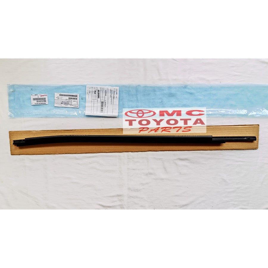 Pelipit Pintu Karet Kaca Luar Chrome Depan Kiri Toyota Fortuner VRZ 2016-Up Original Toyota 68210-0K100