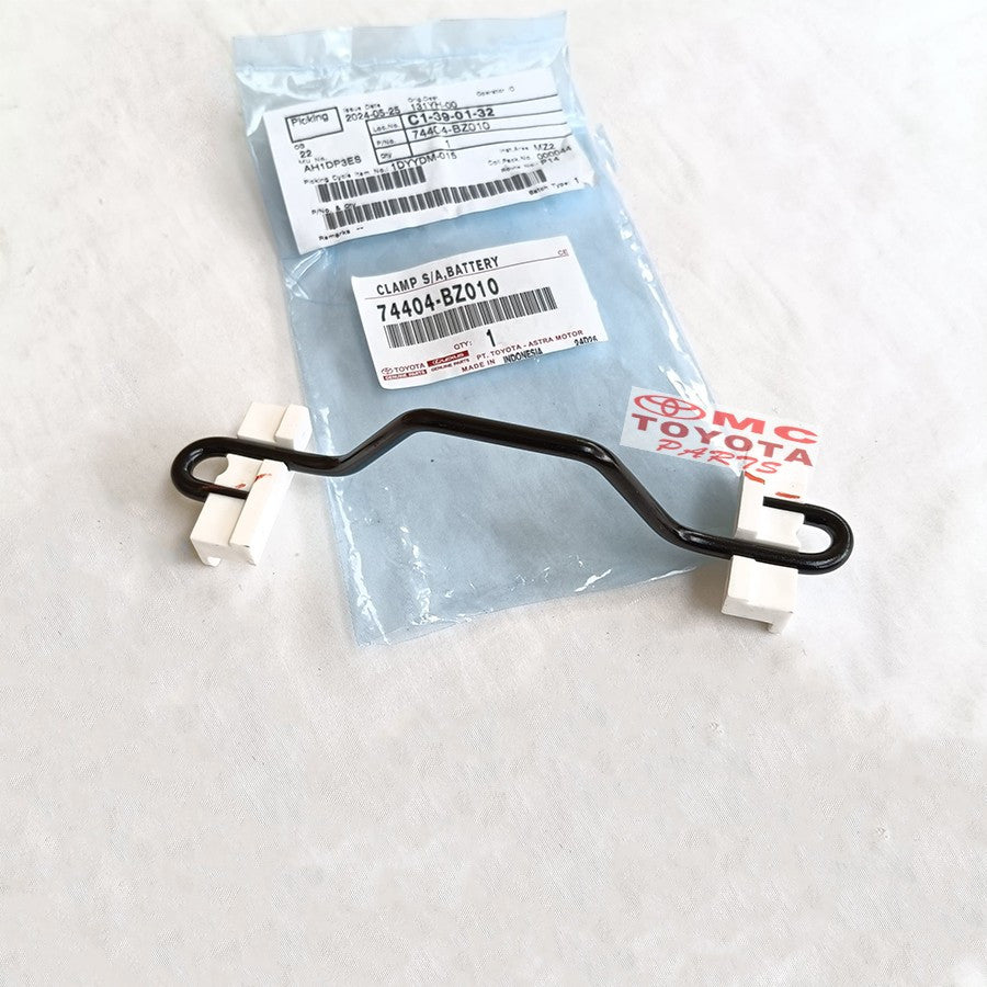 Klem Clamp Tatakan Pegangan Aki Klamp Pengunci Accu Battery Holder Original Toyota Avanza Xenia Rush Terios Agya Ayla 74404-BZ010