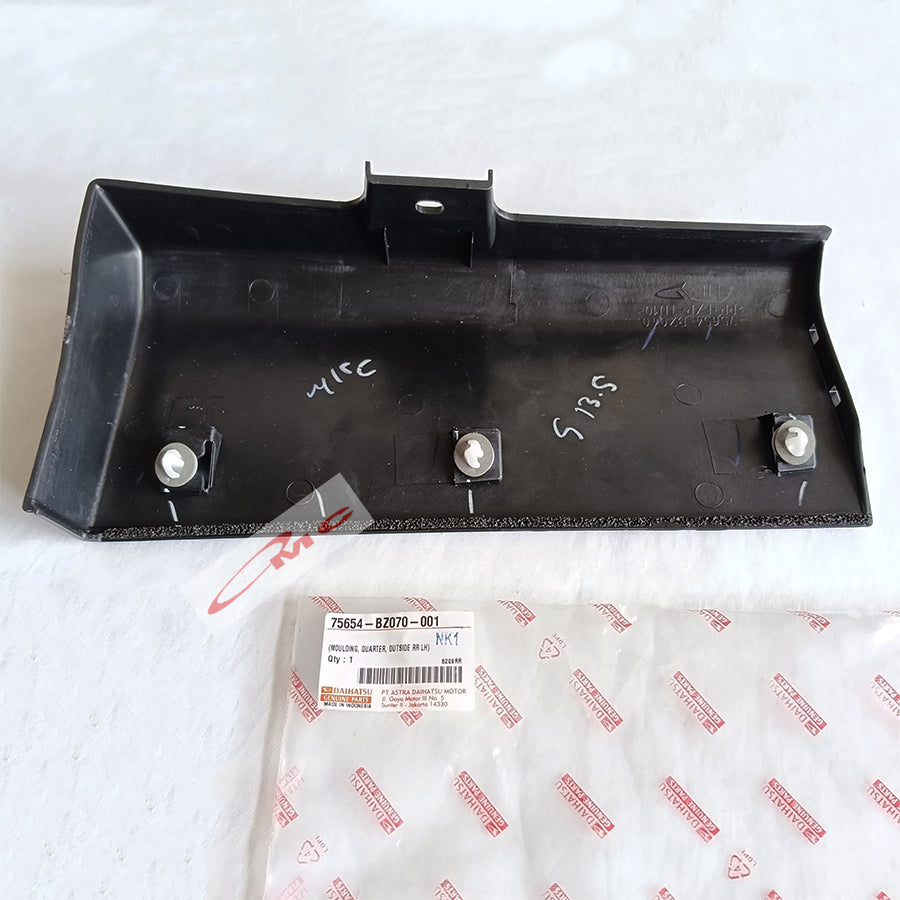Moulding Bodi Samping Roda Belakang Kiri Molding Bumper Bemper Quarter Outside Rear Daihatsu Luxio Original 75654-BZ070-001