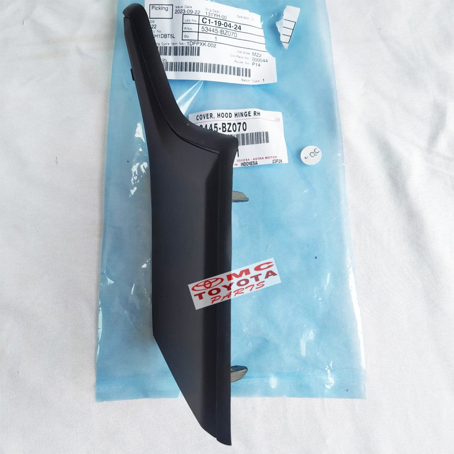 Cover Hood Hinge Karet samping Kap Mesin Kanan Calya Sigra 53445-BZ070