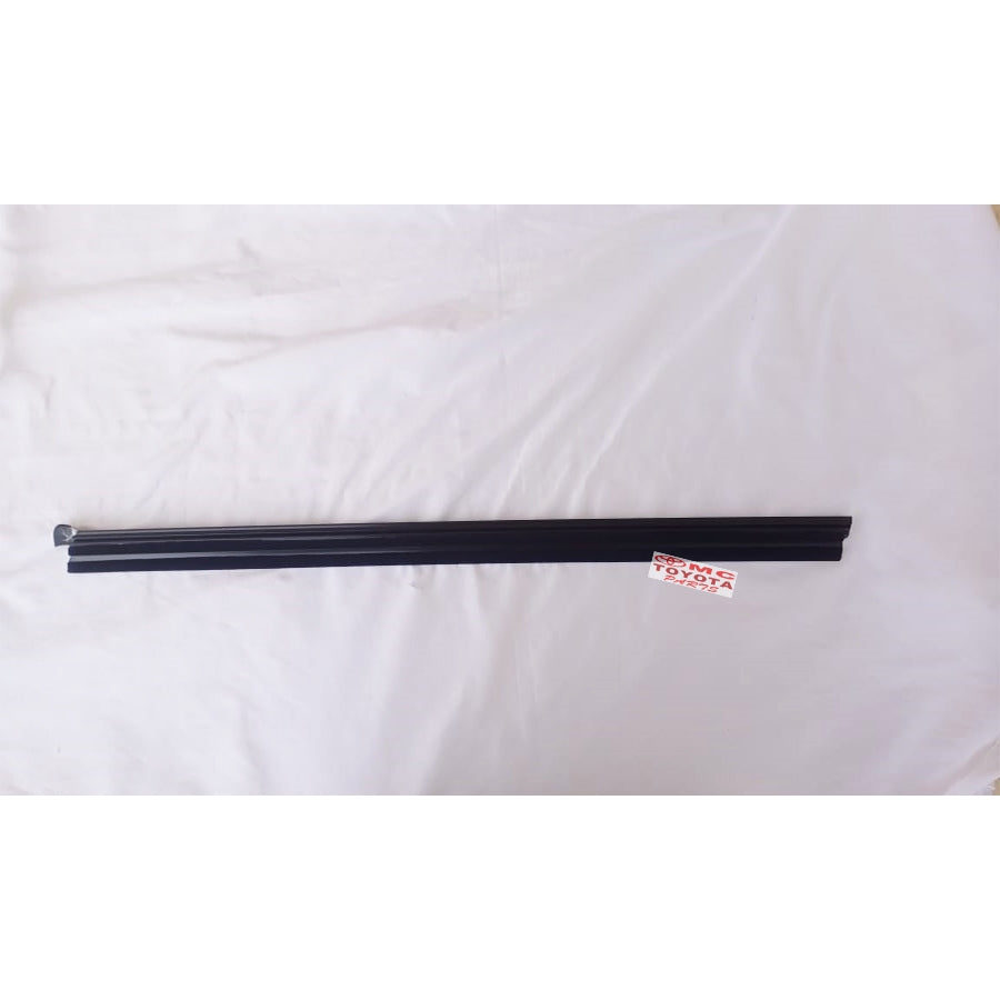 Pelipit Pintu Karet Kaca Luar Belakang Kiri Granmax Luxio 68164-BZ060-001