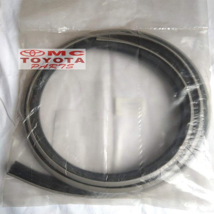 Karet Body Pintu Belakang Tengah Kanan Yaris 62331-0D020-B1