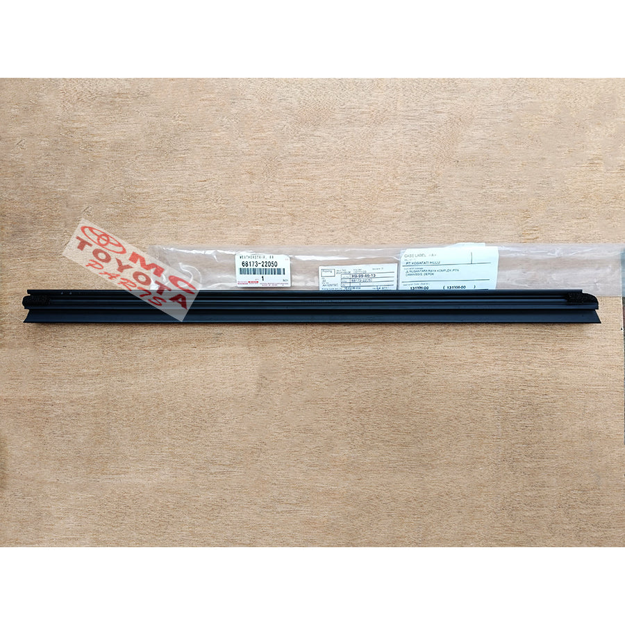 Pelipit Pintu Karet Kaca Bagian Dalam Depan Belakang Kanan Kiri Toyota Mark X Markx Ori 68172-22040 68173-22050 68174-22040
