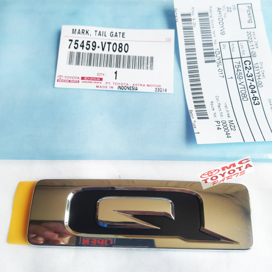 Emblem Logo Bagasi Type Q Innova Zenix Original 75459-VT080