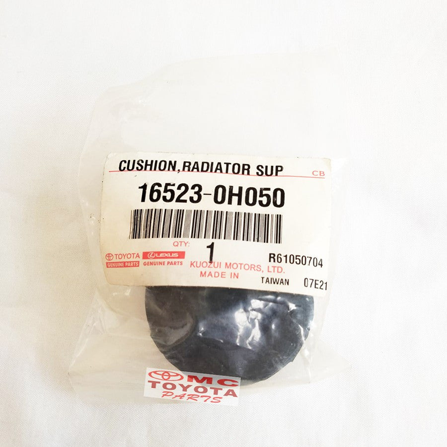 Karet Seal Grommet Radiator Atas Original Toyota Camry Hybrid 2006-2015 16523-0H050