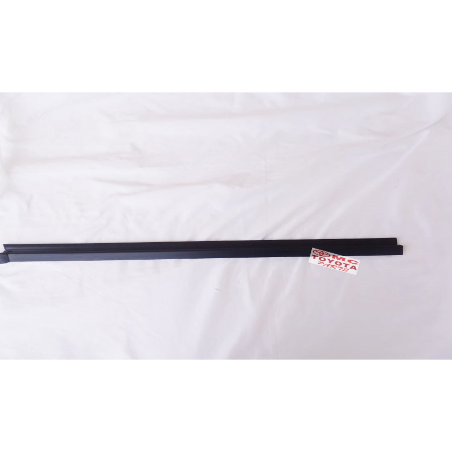 Pelipit Pintu Karet Kaca Luar Belakang Kiri Granmax Luxio 68164-BZ060-001