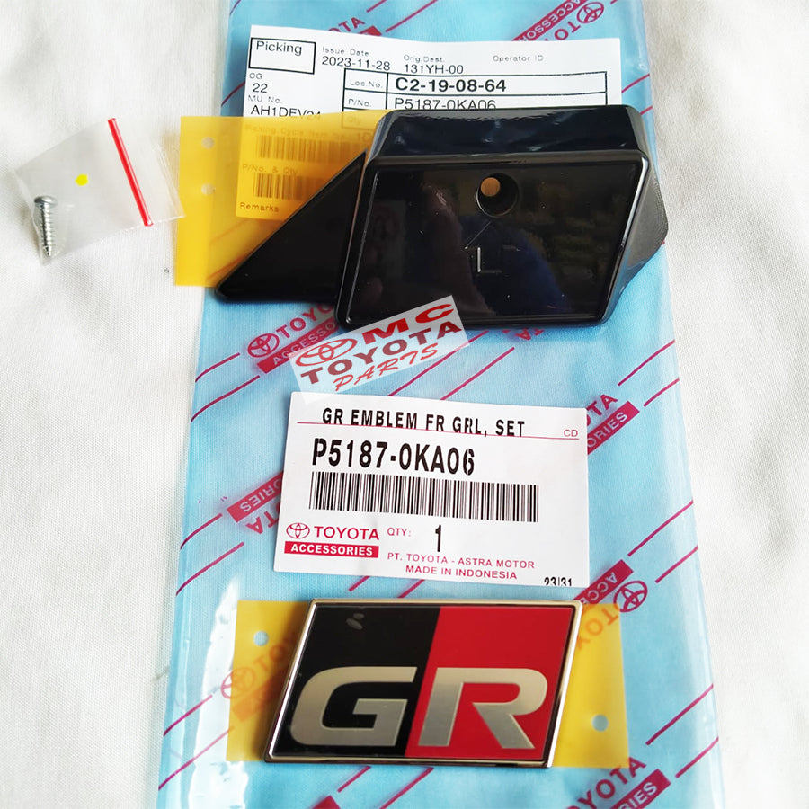 Emblem Logo GR Grille Radiator Depan Fortuner Facelift P5187-0KA06