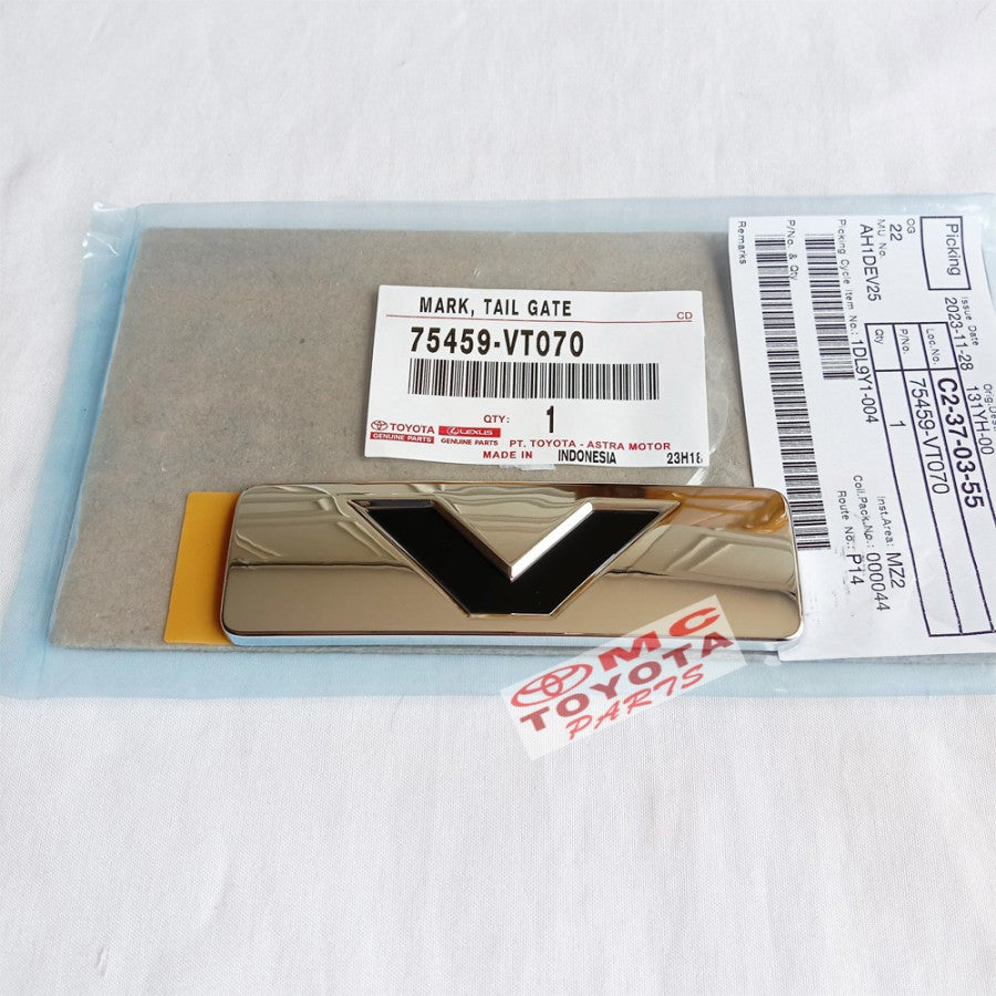 Emblem Logo V Toyota Innova Zenix original 75459-VT070