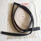 Karet Channel Kaca Pintu Depan Kiri Toyota Corolla Altis 68151-02050