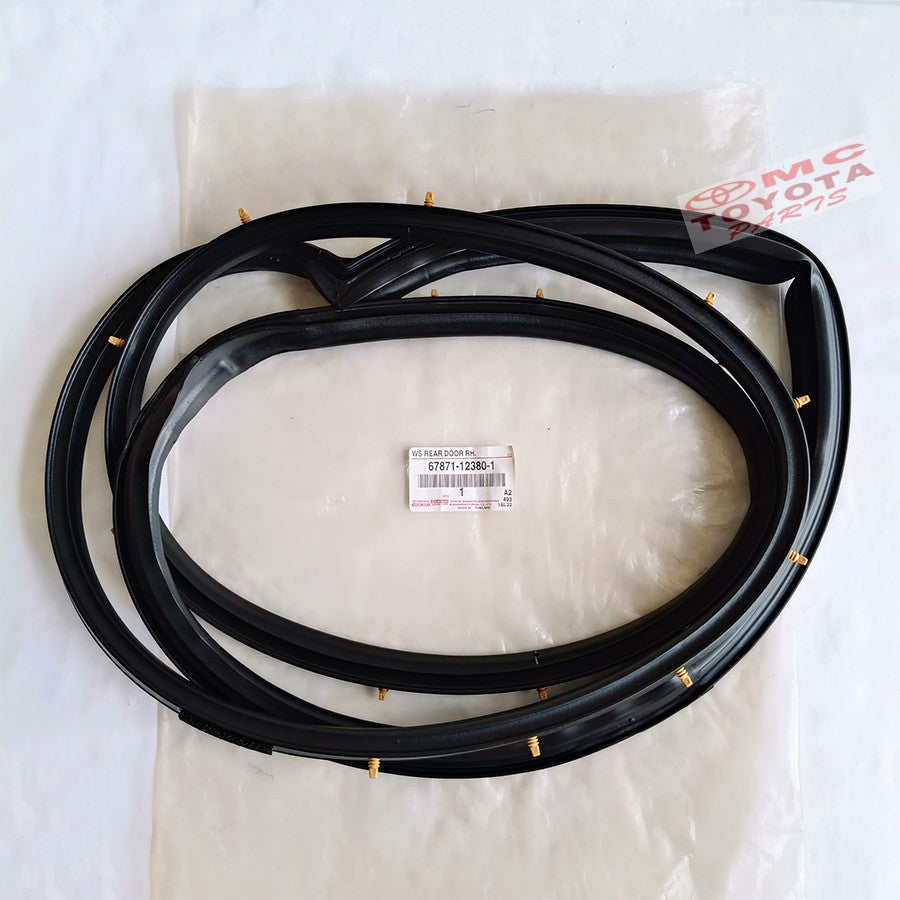 Karet Pintu Toyota Great Corolla Depan Belakang Kanan Kiri Original 67861-12820-1 67862-12780-1 67871-12380-1 67872-12380-1