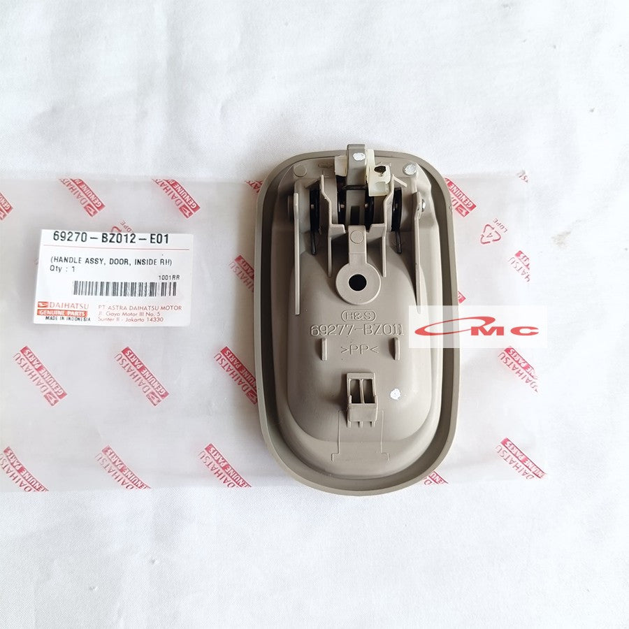 Handle Handel Gagang Pintu Bagian Dalam Depan Belakang Kanan Avanza Xenia 1300cc & 1500cc Agya 69270-BZ012-E01
