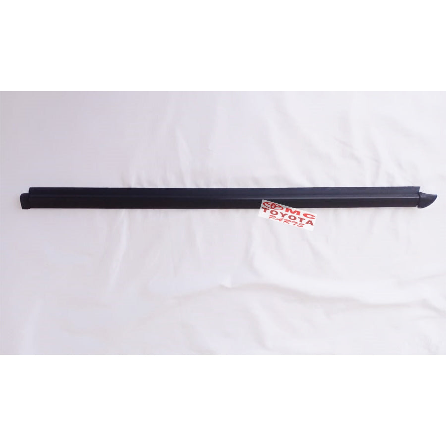Pelipit Pintu Karet Kaca Dalam Depan Kiri Granmax Luxio 68172-BZ070-001
