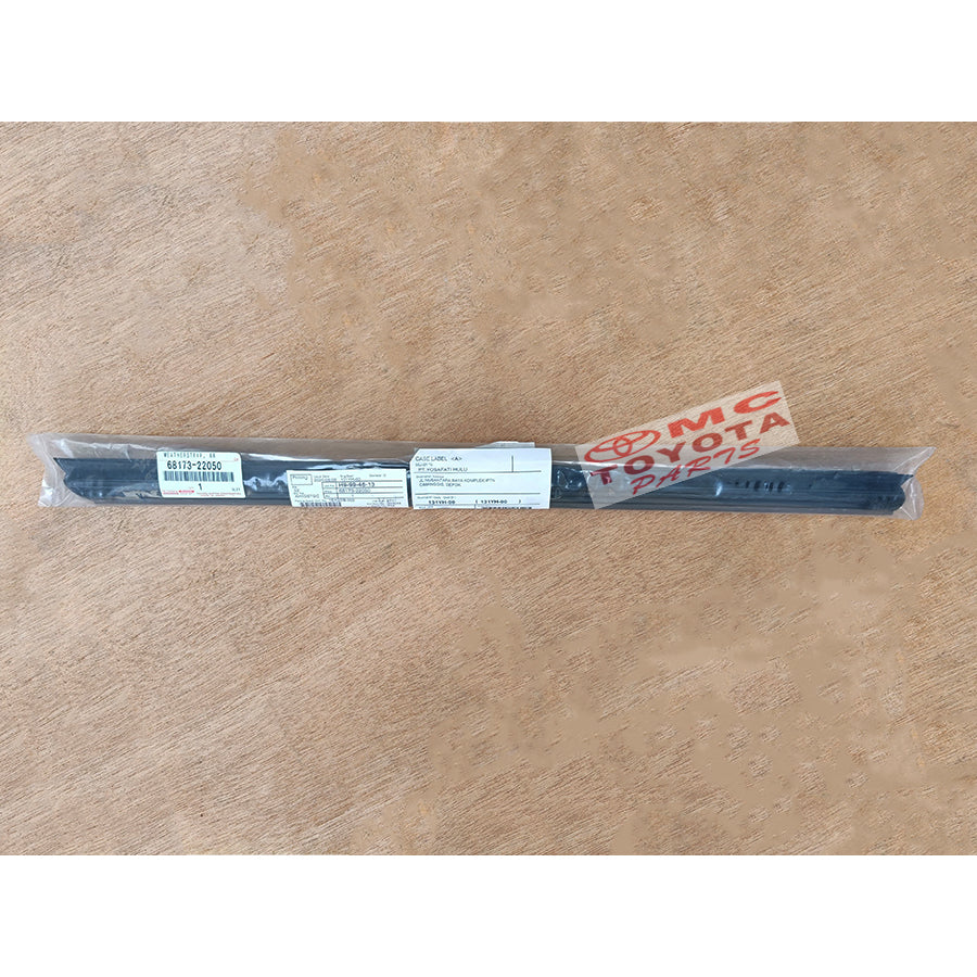 Pelipit Pintu Karet Kaca Bagian Dalam Depan Belakang Kanan Kiri Toyota Mark X Markx Ori 68172-22040 68173-22050 68174-22040