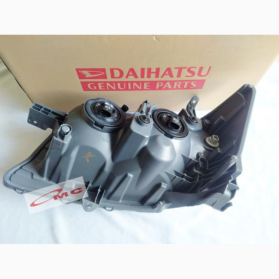 Lampu Depan Head Lamp Kanan Daihatsu Luxio 81110-BZ140-001