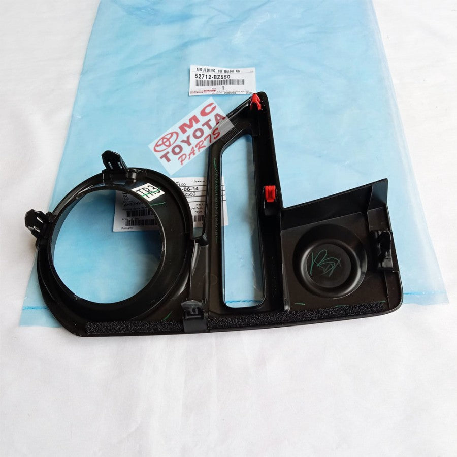 Garnish Cover Tutup Fog Lamp Foglamp Kanan Raize 52712-BZ550