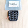 Karet Pedal Rem Karet Injakan Pedal Kopling Vios Yaris Corolla Altis Camry Innova Fortuner Hilux Sienta Hiace Land Cruiser Previa 31321-52010