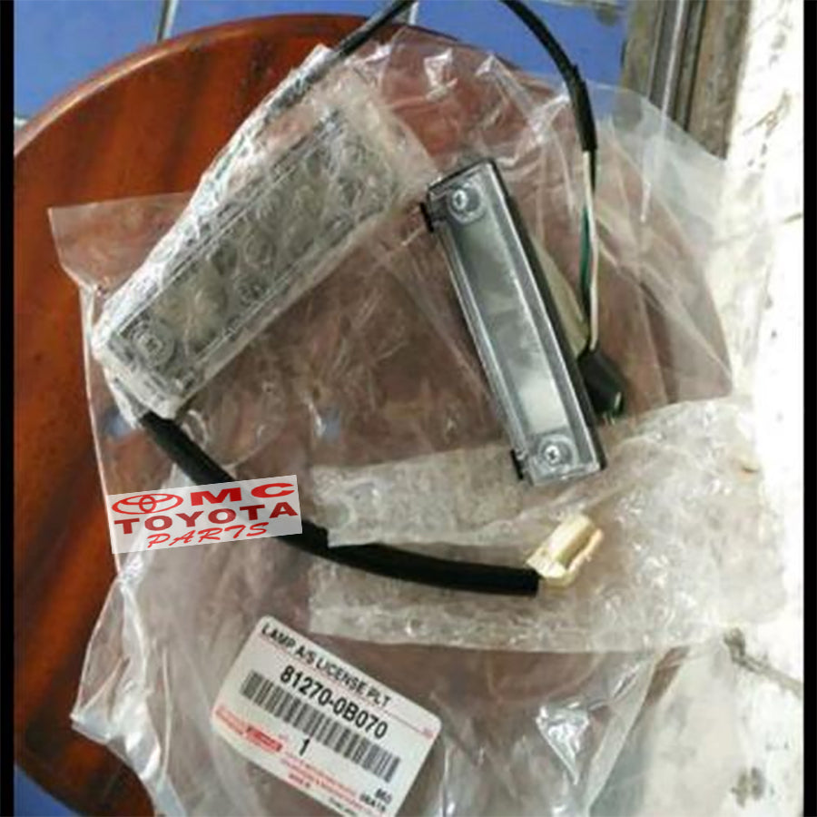 Lampu Plat Nomor Belakang Kijang Kapsul Innova Fortuner VNT Original Toyota 81270-0B070 1set Lampu Plat Nomer LED Super Bright Lampu Plat Nomor Bagasi Inova 1 Set Ori