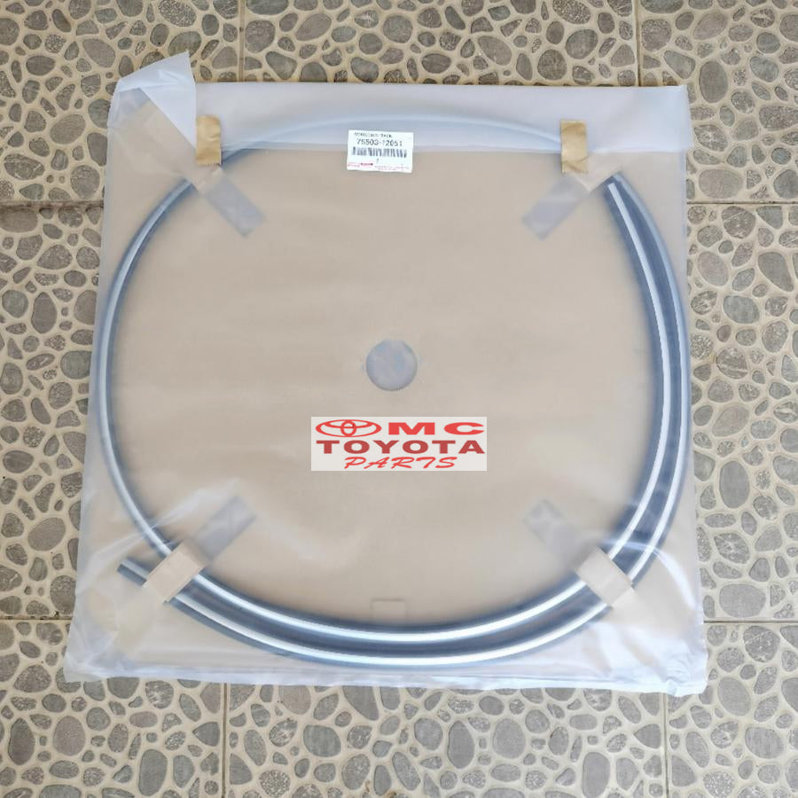 List Kaca Depan Karet Kaca Depan Corolla Great AE101 Original Toyota 75503-12051 Moulding Kaca Depan List Kaca Depan Corolla Great Molding Lis List Karet Kaca Depan Ori