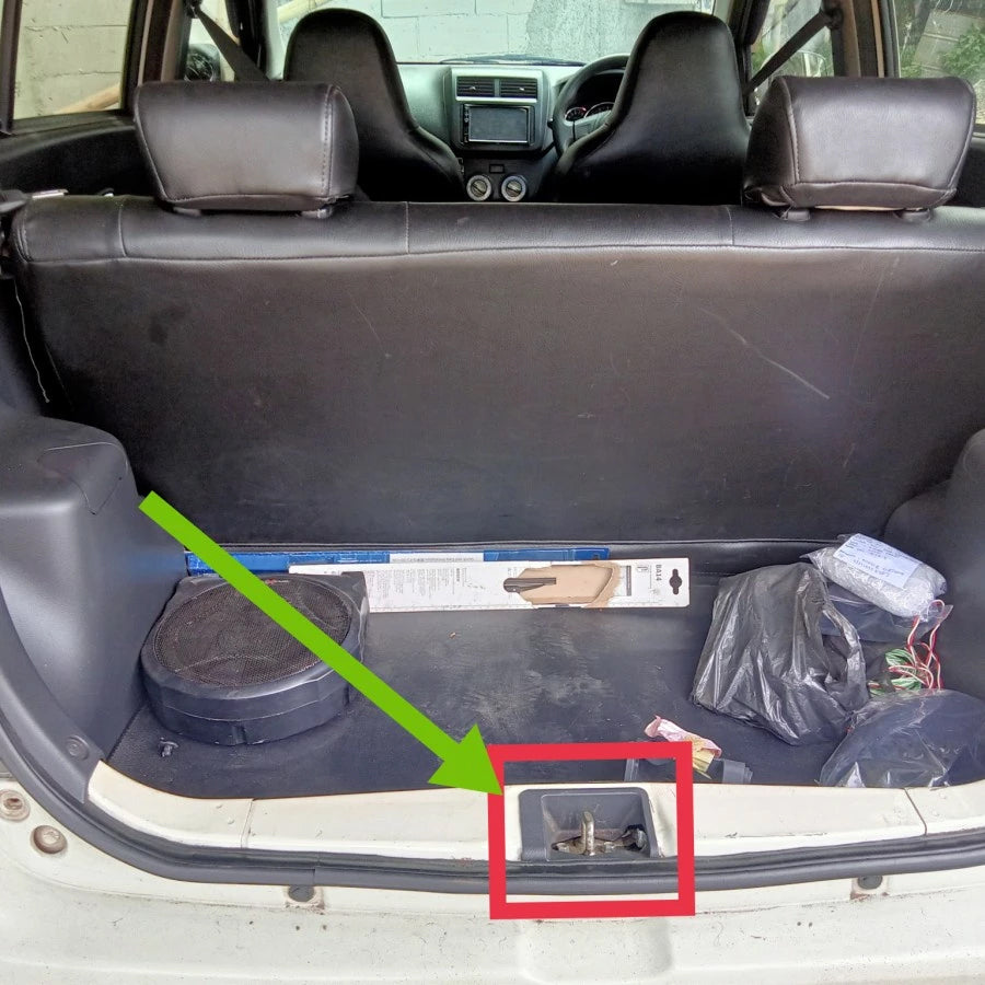 Cover Sill Plate Belakang Lubang Kunci Bawah Bagasi Agya Ayla Original 64716-BZ040-C0 Cover Side Deck Trim Cover Door Lock Deck Bagasi Cover Doorlock