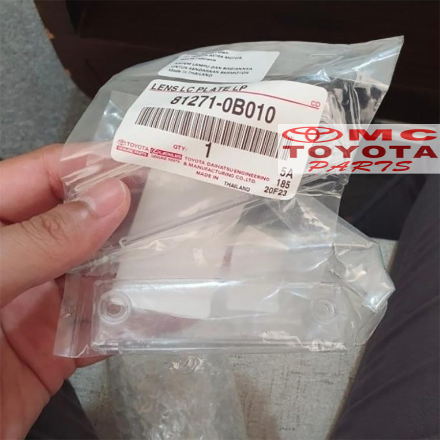 Mika Lampu Plat Nomor Belakang Original Toyota Kijang Kapsul Innova Fortuner 81271-0B010 Mika Lampu Pelat Nomor Bagasi Belakang Cover Lampu Plat Nomor Lens License Plate