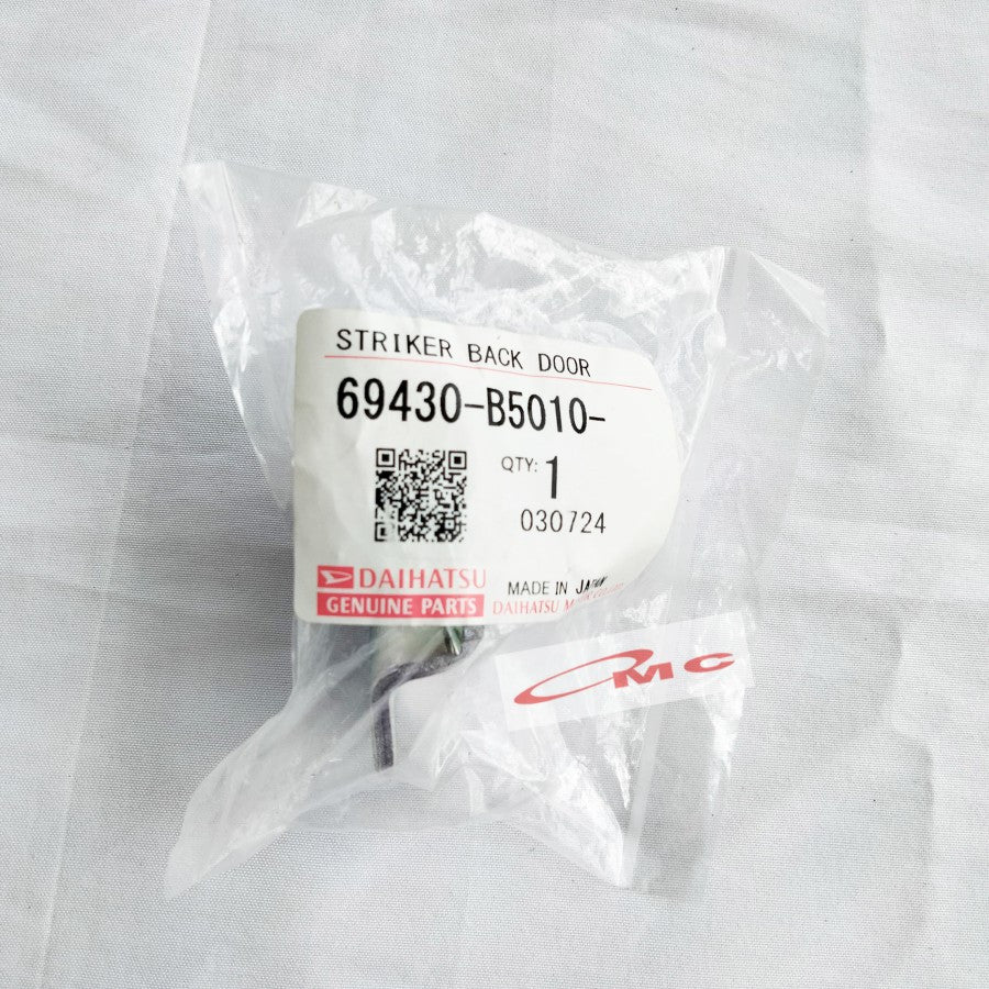Striker Tahanan Bracket Door Lock Pintu Bagasi Gran Max Original Daihatsu 69430-B5010-000