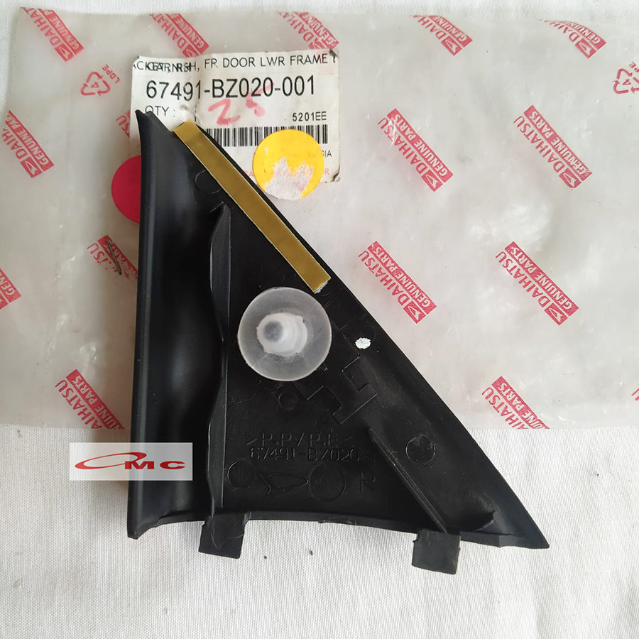 Garnish Pilar Segitiga Spion Dalam Depan Kanan Xenia Avanza Lama 2004-2011 67491-BZ020-001