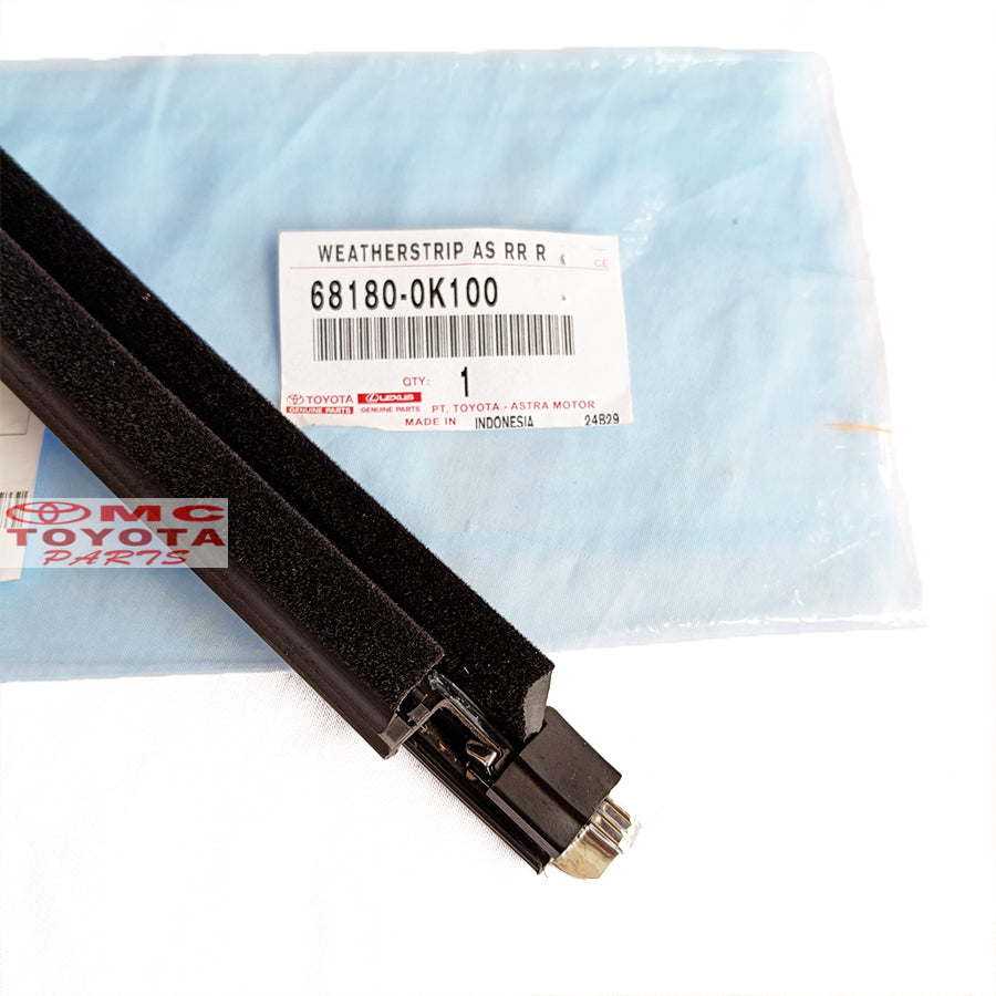 Pelipit Pintu Karet Kaca Luar Belakang Kanan Fortuner VRZ Original Toyota 68180-0K100