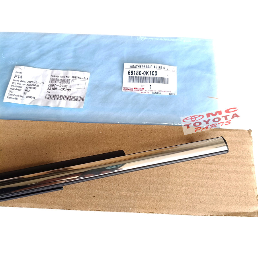 Pelipit Pintu Karet Kaca Luar Belakang Kanan Fortuner VRZ Original Toyota 68180-0K100