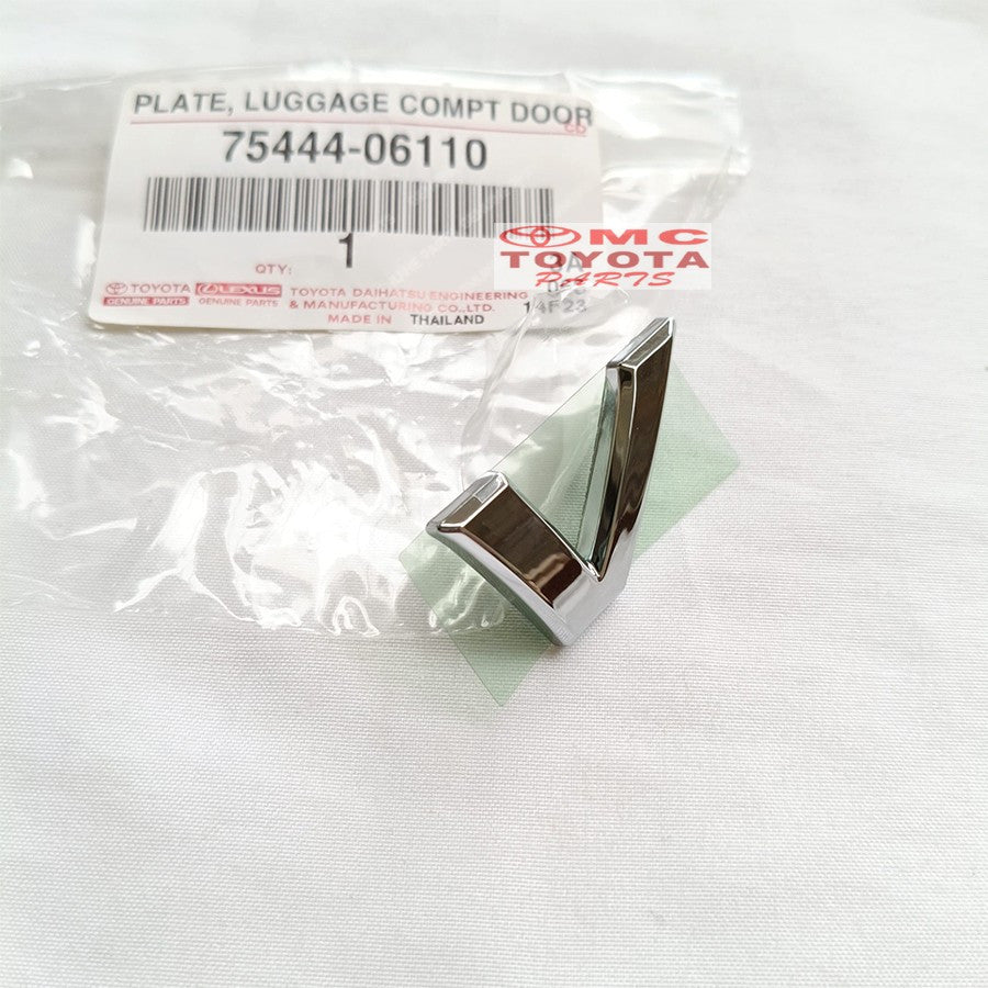 Emblem V Camry Original Toyota 75444-06110 Sticker Stiker Logo Tulisan V Chrome New Camry